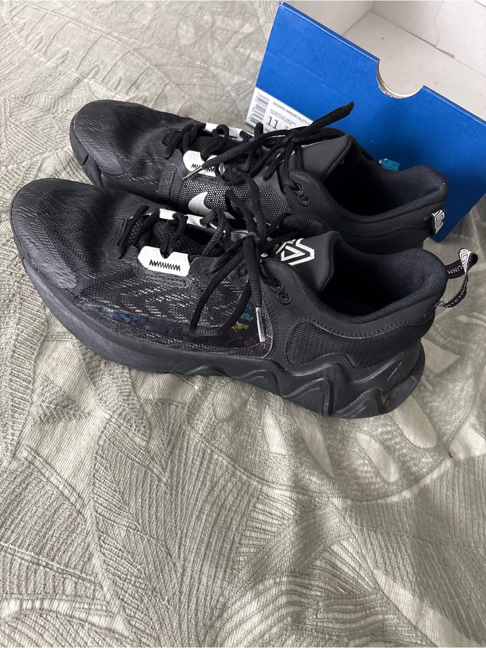 Nike Men's Black Athletic Sneakers - Picture 6 of 8